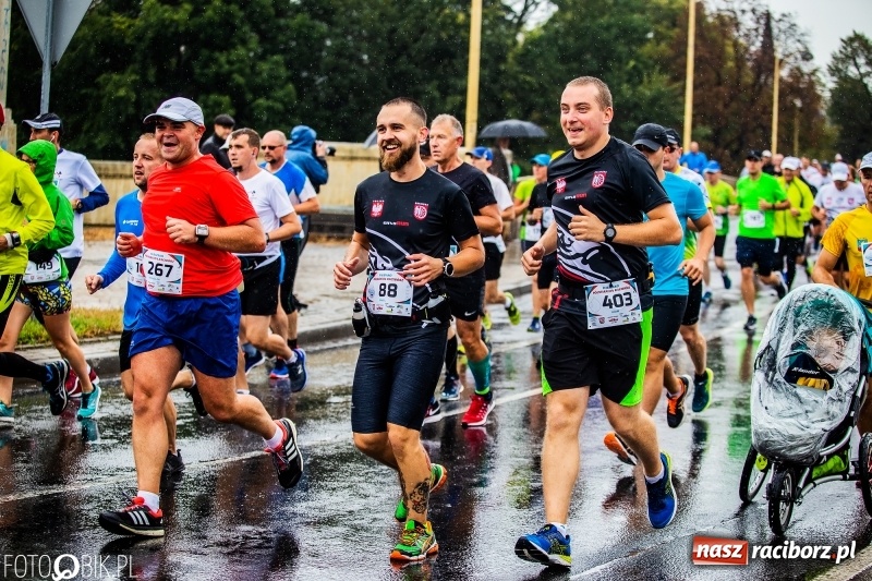 Zdjęcie w galerii na portalu naszraciborz.pl: V RAFAKO Półmaraton Racibórz - bramka otwarta wiadomości z regionu