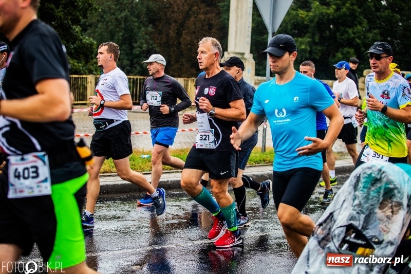 Zdjęcie w galerii na portalu naszraciborz.pl: V RAFAKO Półmaraton Racibórz - bramka otwarta wiadomości z regionu