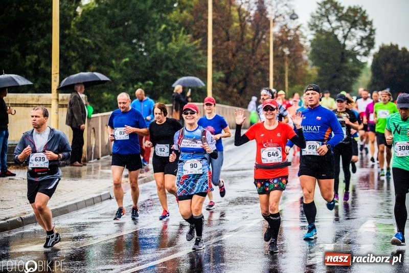 Zdjęcie w galerii na portalu naszraciborz.pl: V RAFAKO Półmaraton Racibórz - bramka otwarta wiadomości z regionu