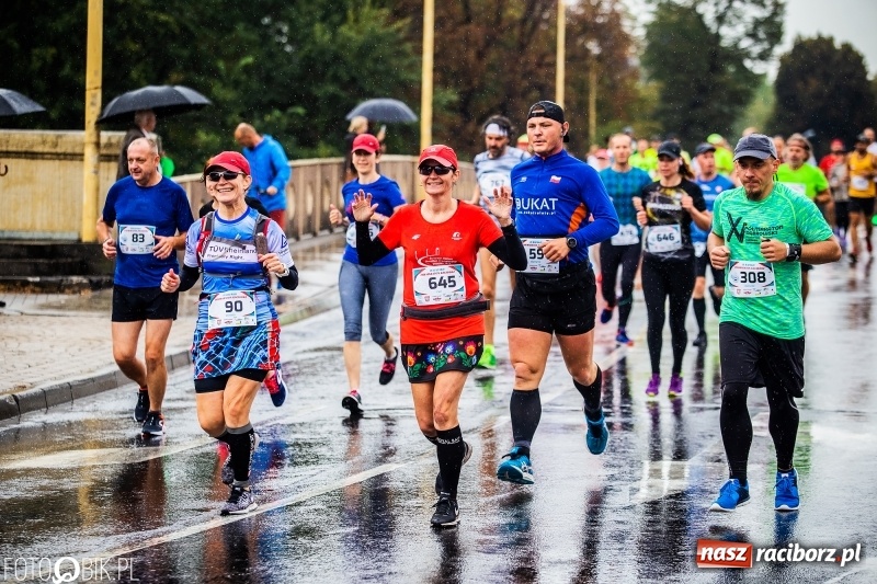 Zdjęcie w galerii na portalu naszraciborz.pl: V RAFAKO Półmaraton Racibórz - bramka otwarta wiadomości z regionu