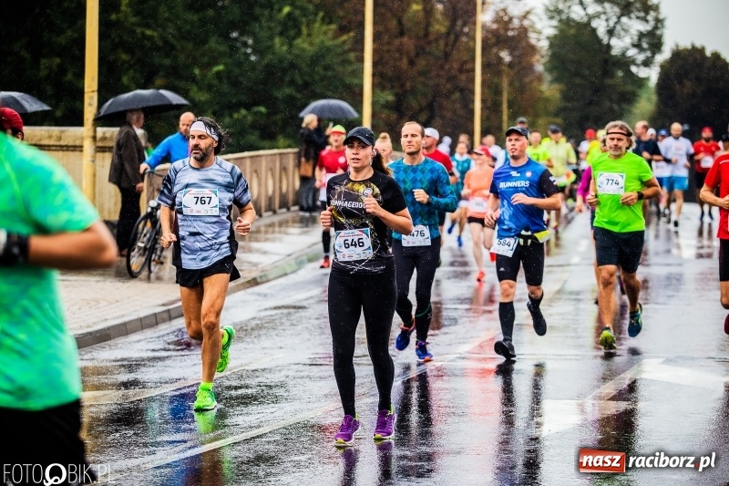 Zdjęcie w galerii na portalu naszraciborz.pl: V RAFAKO Półmaraton Racibórz - bramka otwarta wiadomości z regionu