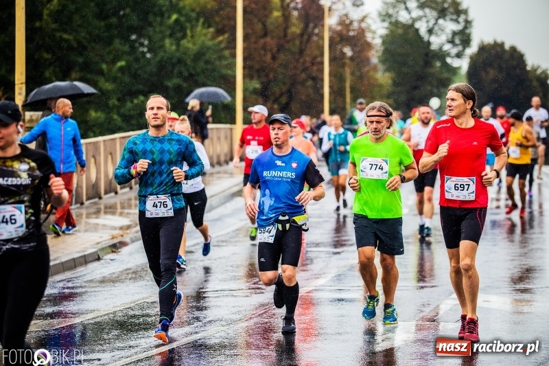 Zdjęcie w galerii na portalu naszraciborz.pl: V RAFAKO Półmaraton Racibórz - bramka otwarta wiadomości z regionu