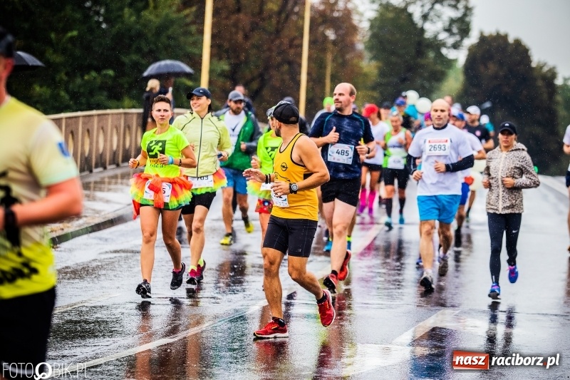 Zdjęcie w galerii na portalu naszraciborz.pl: V RAFAKO Półmaraton Racibórz - bramka otwarta wiadomości z regionu