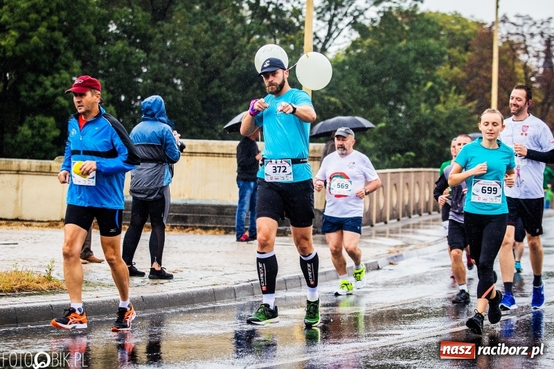 Zdjęcie w galerii na portalu naszraciborz.pl: V RAFAKO Półmaraton Racibórz - bramka otwarta wiadomości z regionu