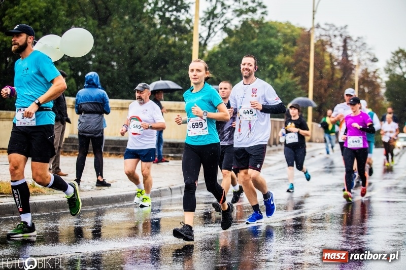 Zdjęcie w galerii na portalu naszraciborz.pl: V RAFAKO Półmaraton Racibórz - bramka otwarta wiadomości z regionu