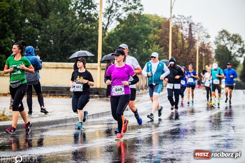 Zdjęcie w galerii na portalu naszraciborz.pl: V RAFAKO Półmaraton Racibórz - bramka otwarta wiadomości z regionu