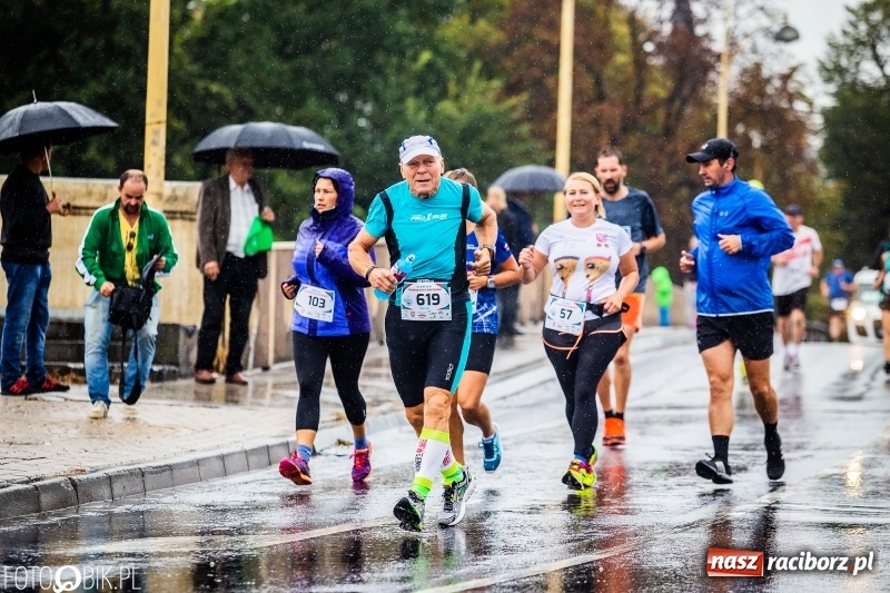 Zdjęcie w galerii na portalu naszraciborz.pl: V RAFAKO Półmaraton Racibórz - bramka otwarta wiadomości z regionu