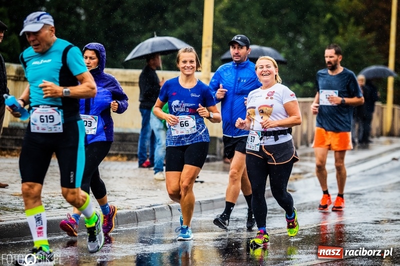 Zdjęcie w galerii na portalu naszraciborz.pl: V RAFAKO Półmaraton Racibórz - bramka otwarta wiadomości z regionu