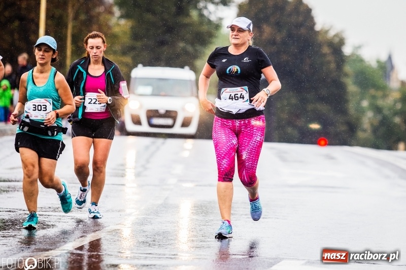 Zdjęcie w galerii na portalu naszraciborz.pl: V RAFAKO Półmaraton Racibórz - bramka otwarta wiadomości z regionu
