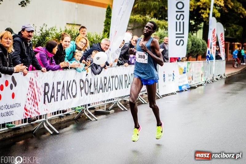 Zdjęcie w galerii na portalu naszraciborz.pl: V RAFAKO Półmaraton Racibórz - bramka otwarta wiadomości z regionu