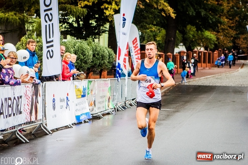 Zdjęcie w galerii na portalu naszraciborz.pl: V RAFAKO Półmaraton Racibórz - bramka otwarta wiadomości z regionu