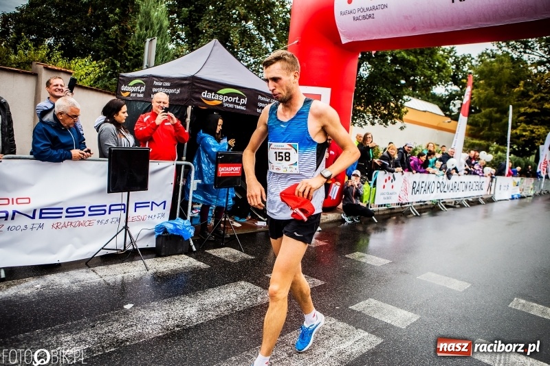 Zdjęcie w galerii na portalu naszraciborz.pl: V RAFAKO Półmaraton Racibórz - bramka otwarta wiadomości z regionu