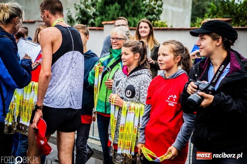 Zdjęcie w galerii na portalu naszraciborz.pl: V RAFAKO Półmaraton Racibórz - bramka otwarta wiadomości z regionu