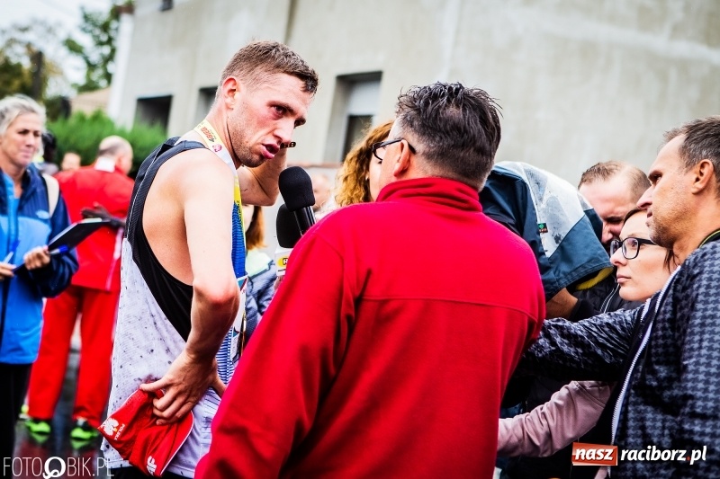 Zdjęcie w galerii na portalu naszraciborz.pl: V RAFAKO Półmaraton Racibórz - bramka otwarta wiadomości z regionu