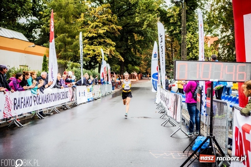 Zdjęcie w galerii na portalu naszraciborz.pl: V RAFAKO Półmaraton Racibórz - bramka otwarta wiadomości z regionu