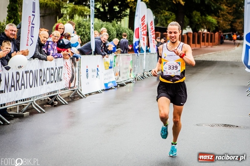 Zdjęcie w galerii na portalu naszraciborz.pl: V RAFAKO Półmaraton Racibórz - bramka otwarta wiadomości z regionu