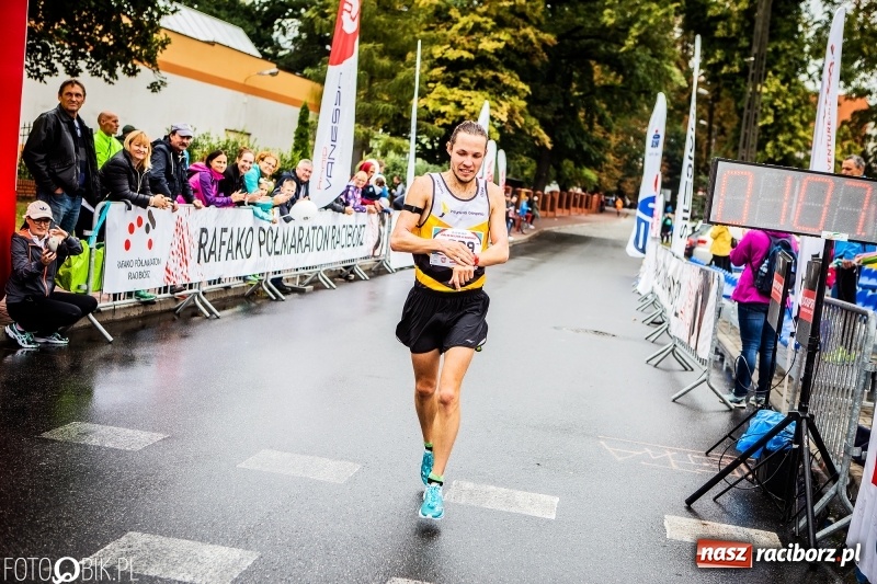 Zdjęcie w galerii na portalu naszraciborz.pl: V RAFAKO Półmaraton Racibórz - bramka otwarta wiadomości z regionu