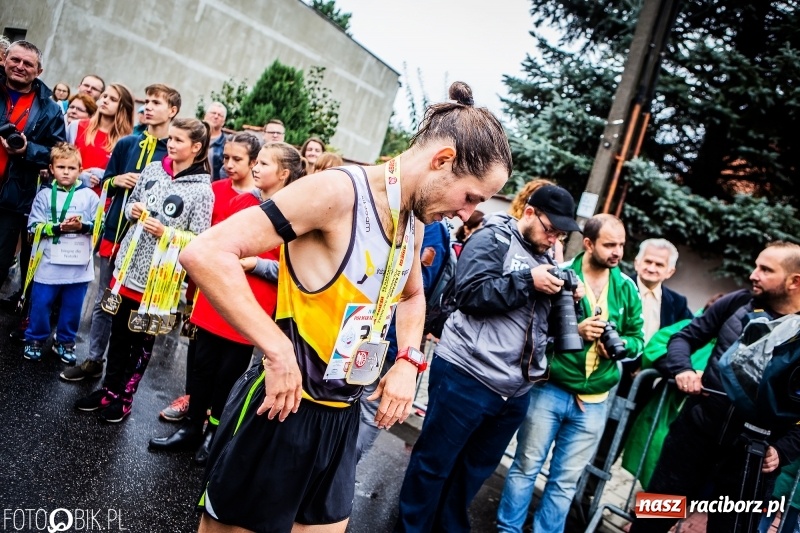 Zdjęcie w galerii na portalu naszraciborz.pl: V RAFAKO Półmaraton Racibórz - bramka otwarta wiadomości z regionu