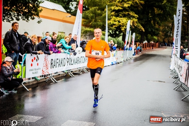 Zdjęcie w galerii na portalu naszraciborz.pl: V RAFAKO Półmaraton Racibórz - bramka otwarta wiadomości z regionu