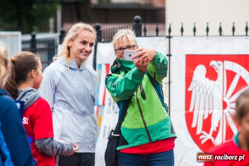 Zdjęcie w galerii na portalu naszraciborz.pl: V RAFAKO Półmaraton Racibórz - bramka otwarta wiadomości z regionu