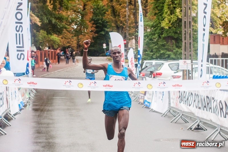 Zdjęcie w galerii na portalu naszraciborz.pl: V RAFAKO Półmaraton Racibórz - bramka otwarta wiadomości z regionu
