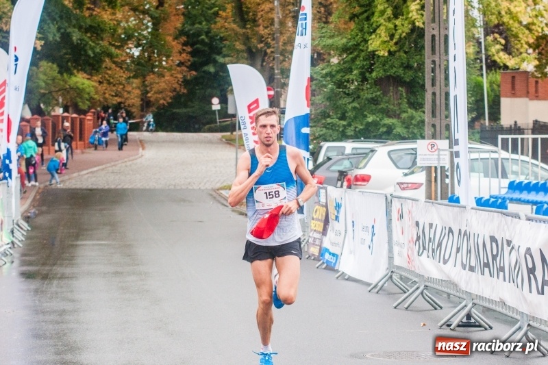 Zdjęcie w galerii na portalu naszraciborz.pl: V RAFAKO Półmaraton Racibórz - bramka otwarta wiadomości z regionu
