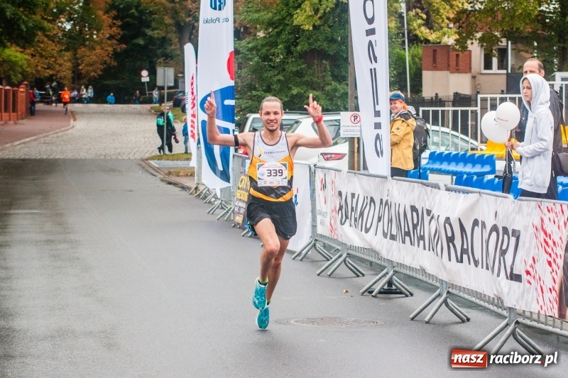 Zdjęcie w galerii na portalu naszraciborz.pl: V RAFAKO Półmaraton Racibórz - bramka otwarta wiadomości z regionu