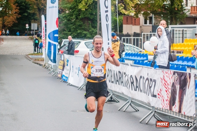 Zdjęcie w galerii na portalu naszraciborz.pl: V RAFAKO Półmaraton Racibórz - bramka otwarta wiadomości z regionu