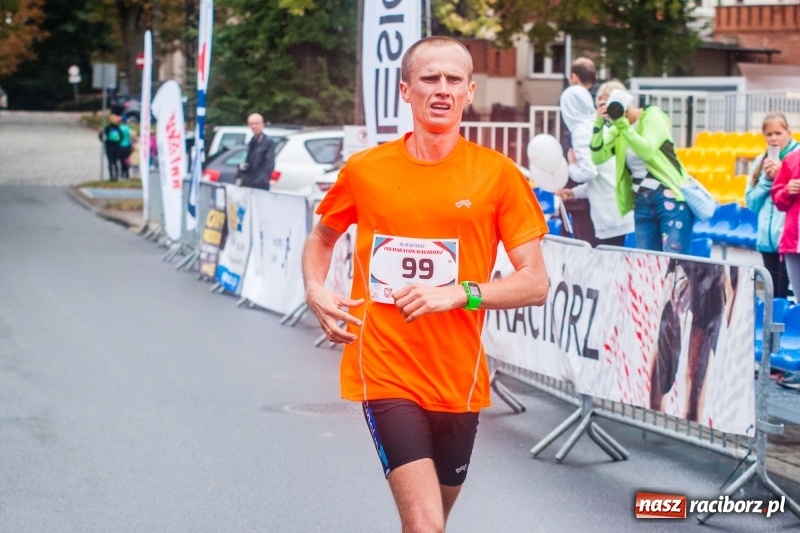 Zdjęcie w galerii na portalu naszraciborz.pl: V RAFAKO Półmaraton Racibórz - bramka otwarta wiadomości z regionu