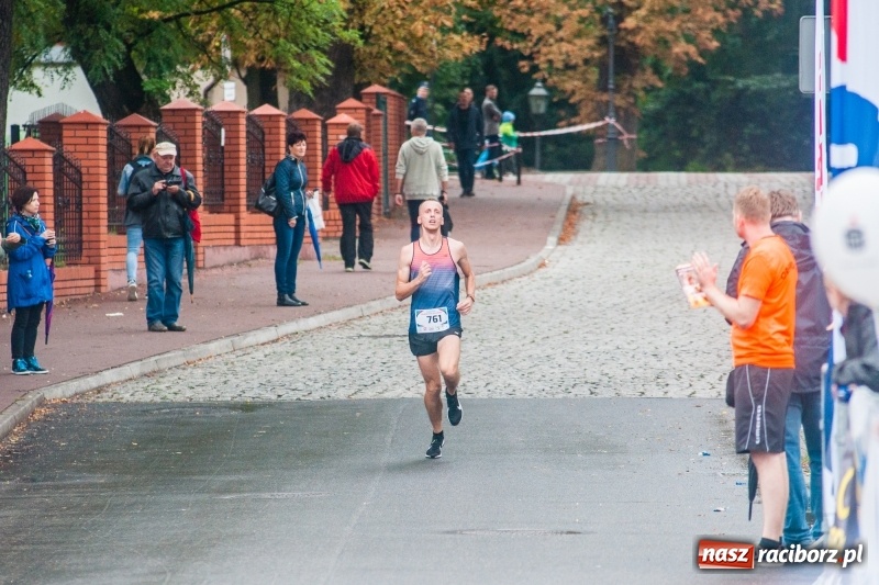 Zdjęcie w galerii na portalu naszraciborz.pl: V RAFAKO Półmaraton Racibórz - bramka otwarta wiadomości z regionu