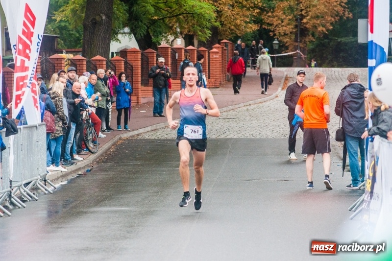 Zdjęcie w galerii na portalu naszraciborz.pl: V RAFAKO Półmaraton Racibórz - bramka otwarta wiadomości z regionu