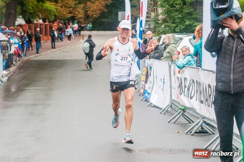 Zdjęcie w galerii na portalu naszraciborz.pl: V RAFAKO Półmaraton Racibórz - bramka otwarta wiadomości z regionu