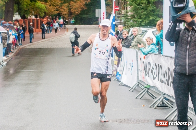 Zdjęcie w galerii na portalu naszraciborz.pl: V RAFAKO Półmaraton Racibórz - bramka otwarta wiadomości z regionu