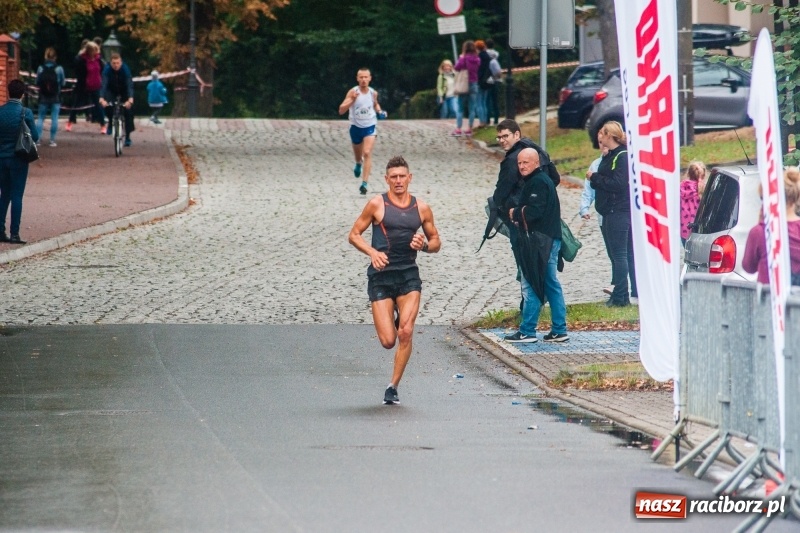 Zdjęcie w galerii na portalu naszraciborz.pl: V RAFAKO Półmaraton Racibórz - bramka otwarta wiadomości z regionu