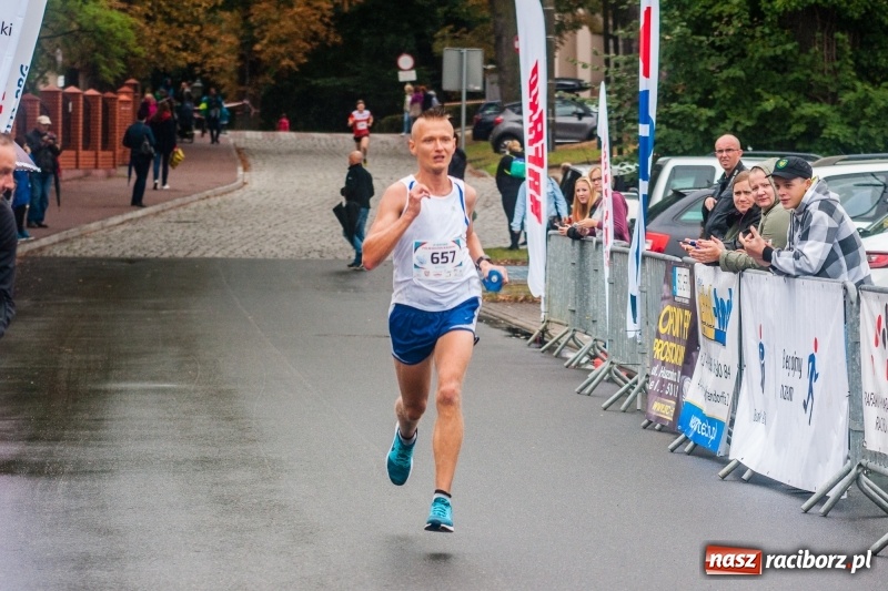 Zdjęcie w galerii na portalu naszraciborz.pl: V RAFAKO Półmaraton Racibórz - bramka otwarta wiadomości z regionu