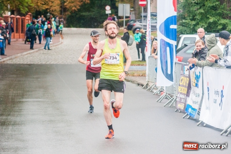 Zdjęcie w galerii na portalu naszraciborz.pl: V RAFAKO Półmaraton Racibórz - bramka otwarta wiadomości z regionu