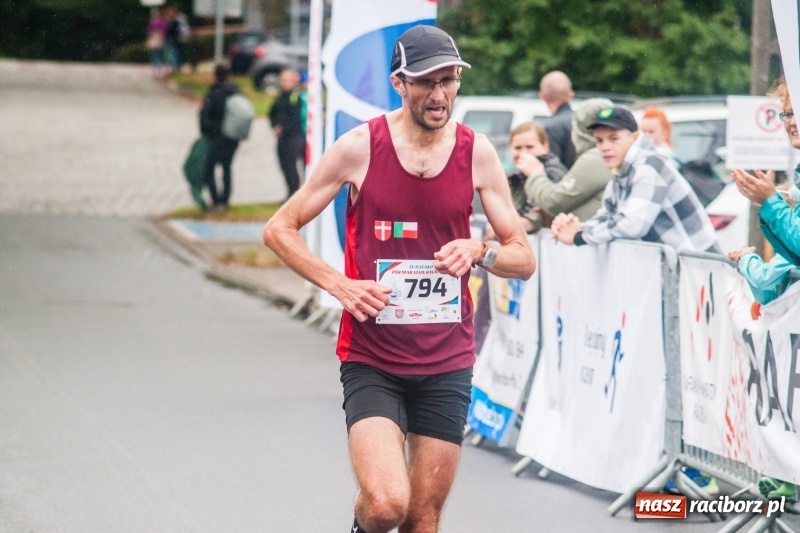 Zdjęcie w galerii na portalu naszraciborz.pl: V RAFAKO Półmaraton Racibórz - bramka otwarta wiadomości z regionu