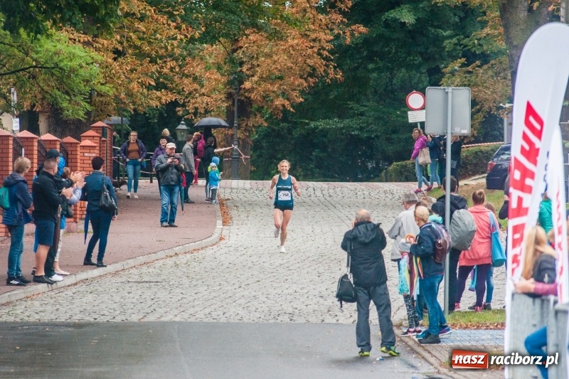 Zdjęcie w galerii na portalu naszraciborz.pl: V RAFAKO Półmaraton Racibórz - bramka otwarta wiadomości z regionu