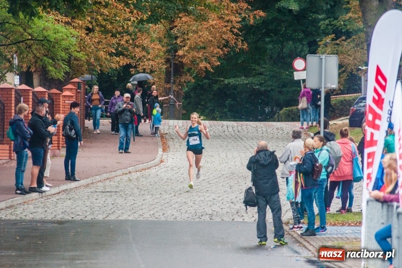 Zdjęcie w galerii na portalu naszraciborz.pl: V RAFAKO Półmaraton Racibórz - bramka otwarta wiadomości z regionu