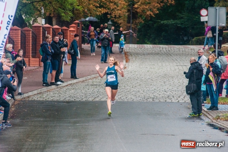 Zdjęcie w galerii na portalu naszraciborz.pl: V RAFAKO Półmaraton Racibórz - bramka otwarta wiadomości z regionu