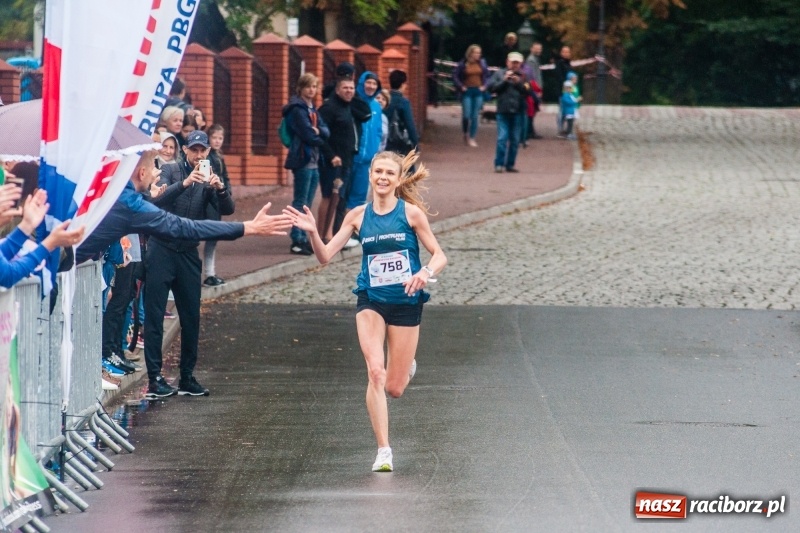 Zdjęcie w galerii na portalu naszraciborz.pl: V RAFAKO Półmaraton Racibórz - bramka otwarta wiadomości z regionu