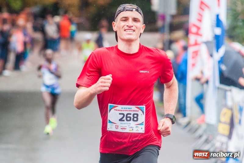 Zdjęcie w galerii na portalu naszraciborz.pl: V RAFAKO Półmaraton Racibórz - bramka otwarta wiadomości z regionu