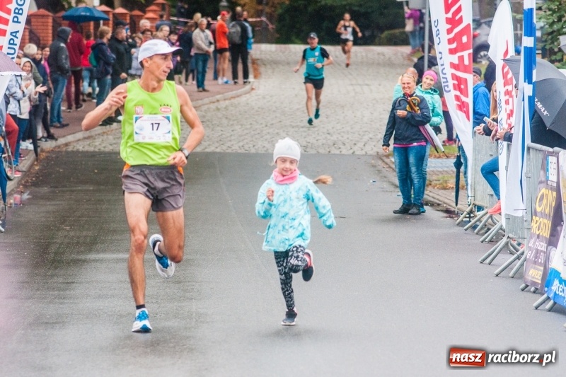 Zdjęcie w galerii na portalu naszraciborz.pl: V RAFAKO Półmaraton Racibórz - bramka otwarta wiadomości z regionu