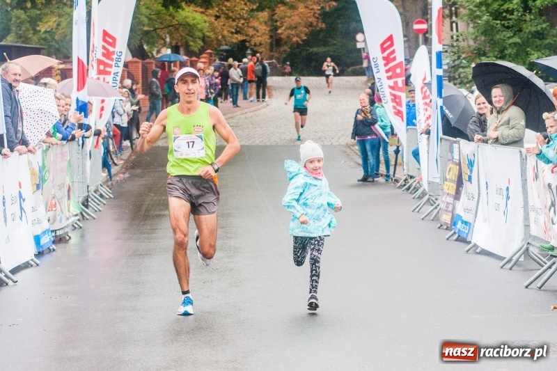 Zdjęcie w galerii na portalu naszraciborz.pl: V RAFAKO Półmaraton Racibórz - bramka otwarta wiadomości z regionu