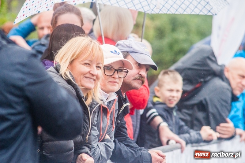 Zdjęcie w galerii na portalu naszraciborz.pl: V RAFAKO Półmaraton Racibórz - bramka otwarta wiadomości z regionu