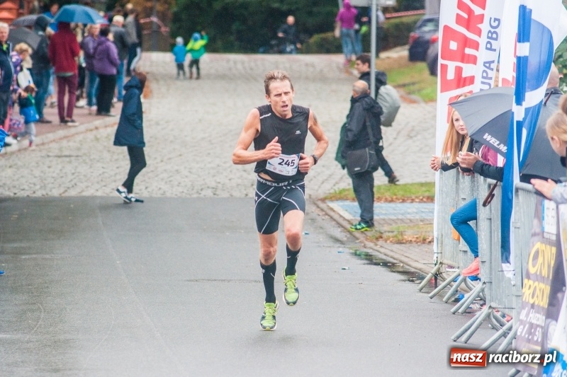 Zdjęcie w galerii na portalu naszraciborz.pl: V RAFAKO Półmaraton Racibórz - bramka otwarta wiadomości z regionu