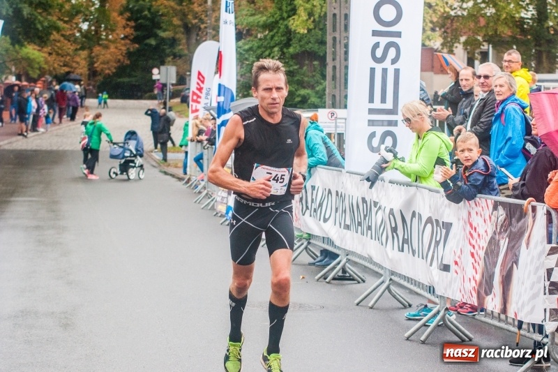 Zdjęcie w galerii na portalu naszraciborz.pl: V RAFAKO Półmaraton Racibórz - bramka otwarta wiadomości z regionu