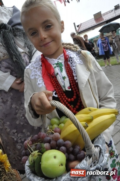 Zdjęcie w galerii na portalu naszraciborz.pl: Dożynki w Żerdzinach. Po proboszcza wysłali bryczkę do Cyprzanowa wiadomości z regionu