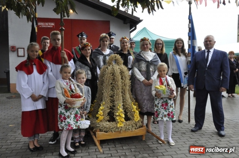 Zdjęcie w galerii na portalu naszraciborz.pl: Dożynki w Żerdzinach. Po proboszcza wysłali bryczkę do Cyprzanowa wiadomości z regionu