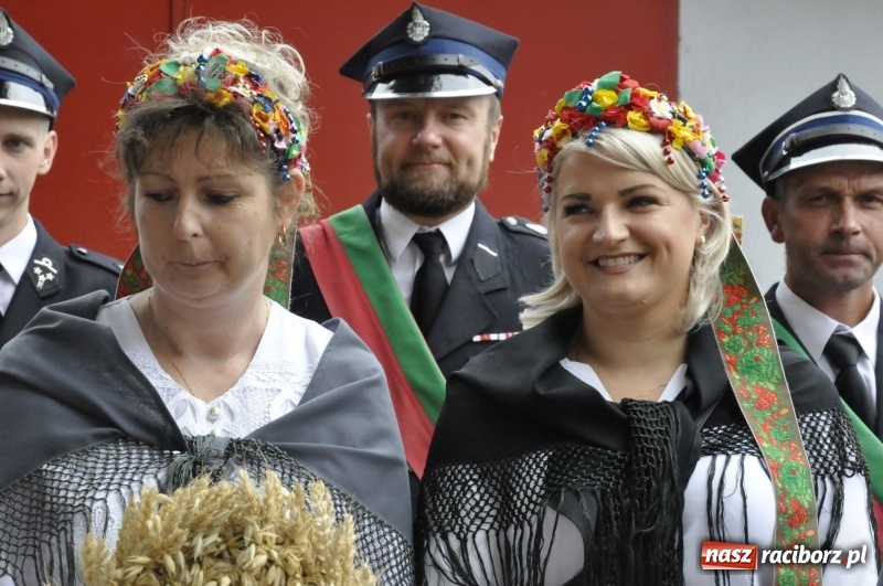 Zdjęcie w galerii na portalu naszraciborz.pl: Dożynki w Żerdzinach. Po proboszcza wysłali bryczkę do Cyprzanowa wiadomości z regionu